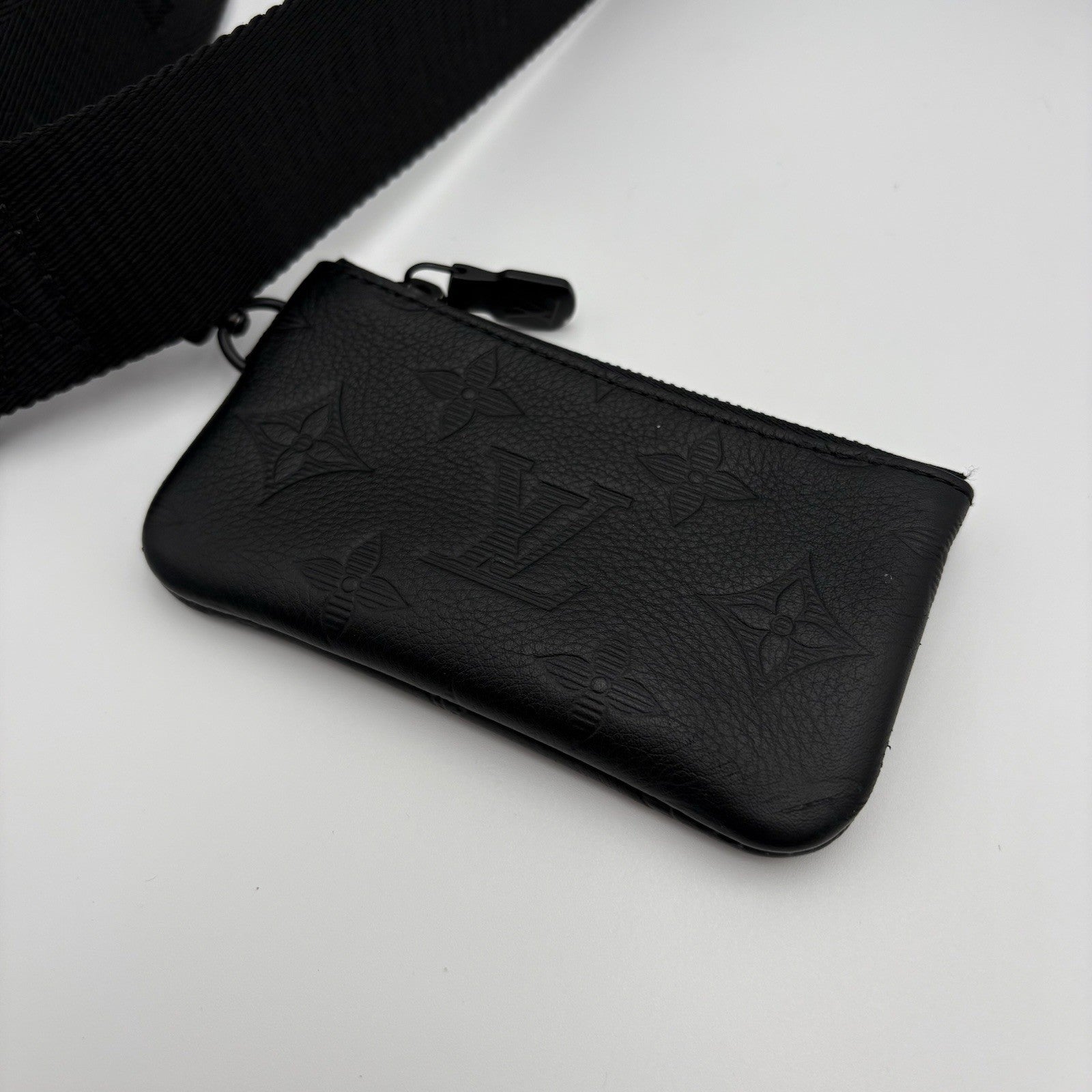 Louis Vuitton Messenger Bag Monogram Shadow ' Black ' | ONLY WORN 1-3x