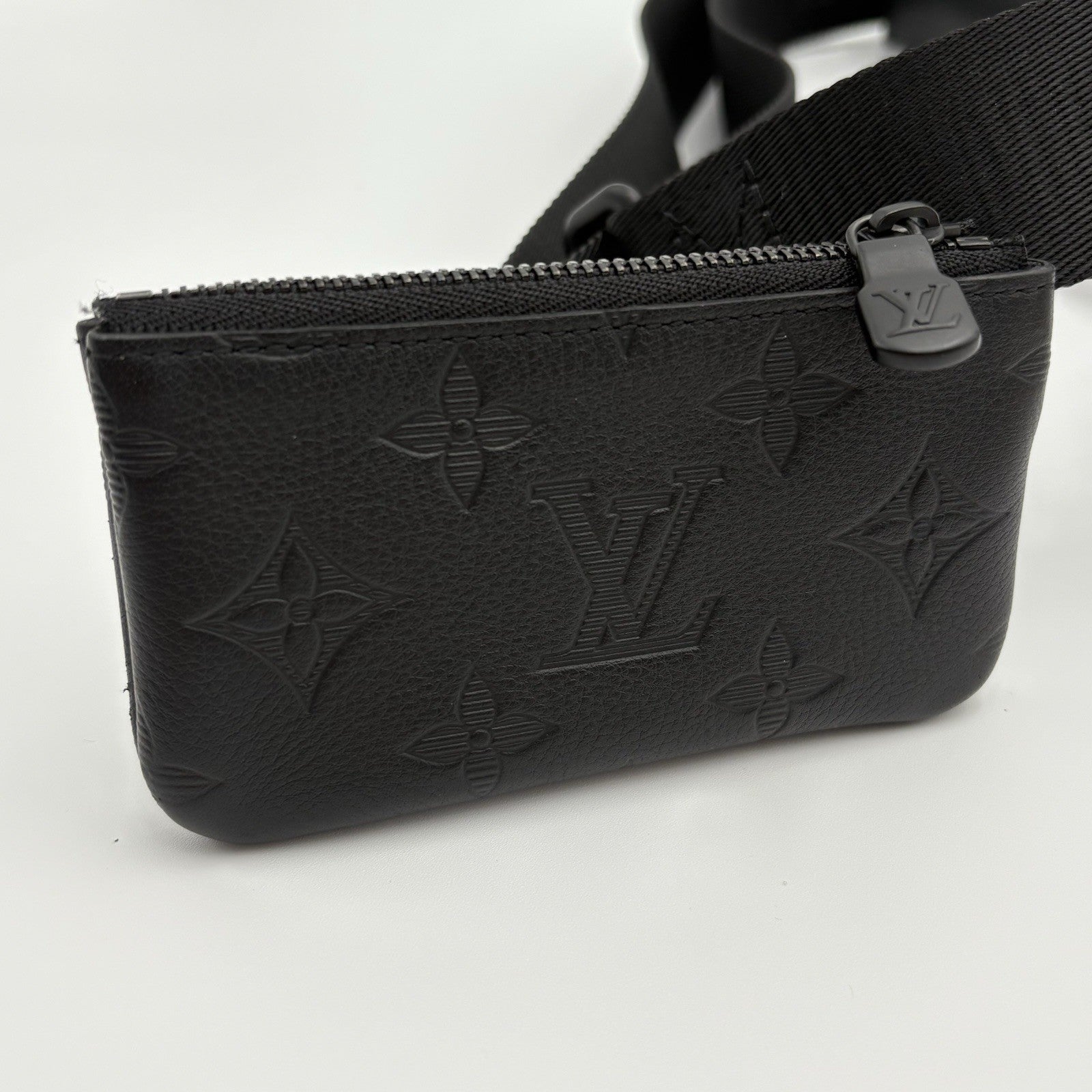Louis Vuitton Messenger Bag Monogram Shadow ' Black ' | ONLY WORN 1-3x